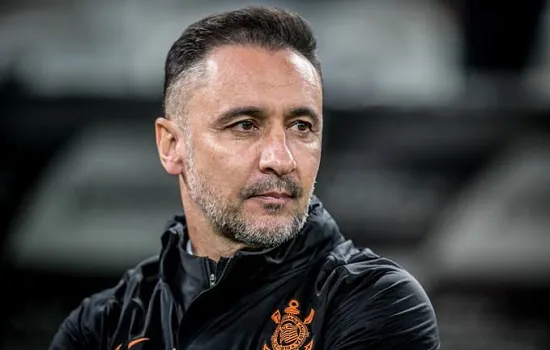 Vítor Pereira volta foco no Brasileirão para Corinthians ‘lutar por alguma coisa’