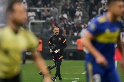 Vítor Pereira destaca o espírito do desfalcado Corinthians no empate com o Boca