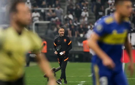 Vítor Pereira destaca o espírito do desfalcado Corinthians no empate com o Boca