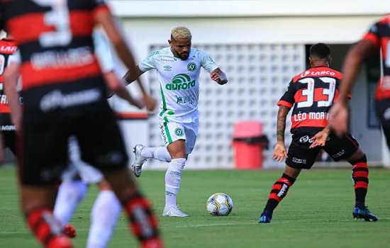 Vitória e Chapecoense empatam em 0 a 0