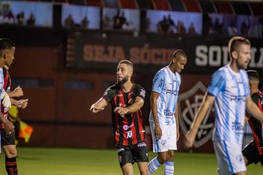 Vitória vence o Londrina no Barradão e segue 100% na Série B