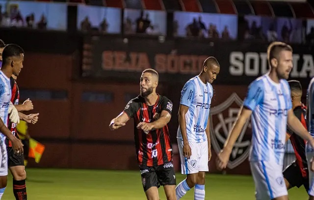 Vitória vence o Londrina no Barradão e segue 100% na Série B