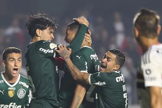 Palmeiras obtém virada épica sobre São Paulo com gols de zagueiros nos acréscimos