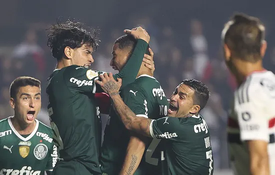 Palmeiras obtém virada épica sobre São Paulo com gols de zagueiros nos acréscimos