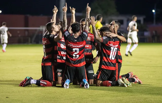 Vitória bate Ceará