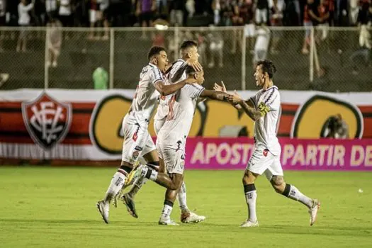 Vitória vence o Ituano no Barradão e segue líder da Série B