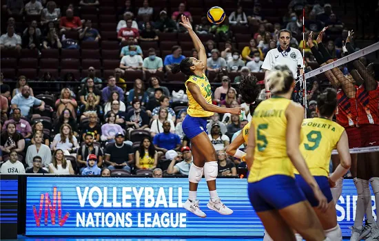 Brasileiras venceram as dominicanas por 3 sets a 1