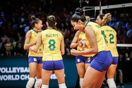 Brasil derruba invencibilidade da China e se recupera no Mundial de Vôlei