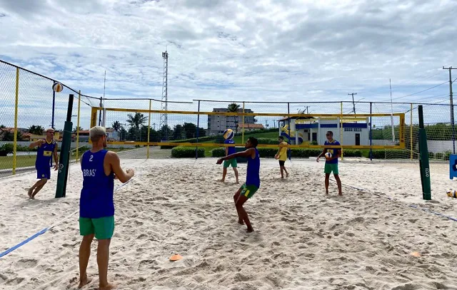 Camp da CBV em Saquarema abre a temporada da base do vôlei de praia