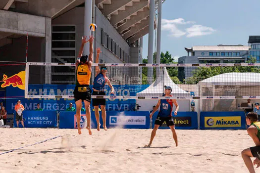 Alison e Álvaro Filho e Pedro Solberg e Vitor estreiam com vitória