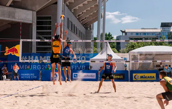 Alison e Álvaro Filho e Pedro Solberg e Vitor estreiam com vitória