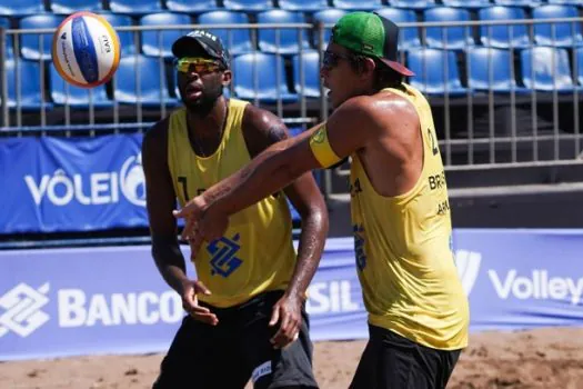 Vôlei de praia: Evandro e Arthur são campeões em fase do mundial no RJ