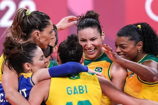 Vôlei feminino do Brasil passa fácil pelo Japão e conquista 3ª vitória em Tóquio