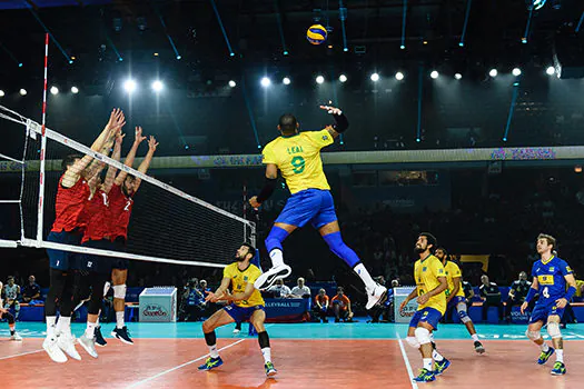 Vôlei masculino: Brasil disputa medalha de bronze neste domingo