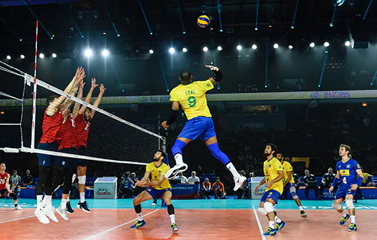 Vôlei masculino: Brasil disputa medalha de bronze neste domingo