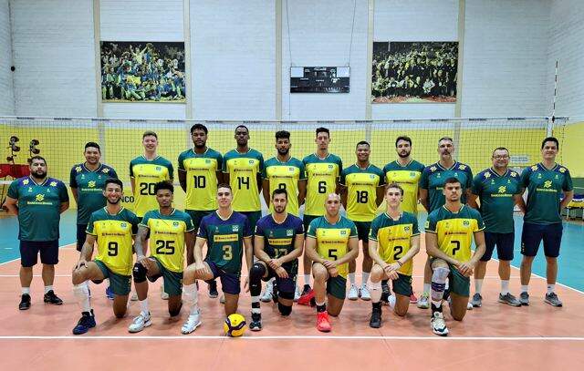 Seleção masculina de vôlei vence o México e garante vaga na fase