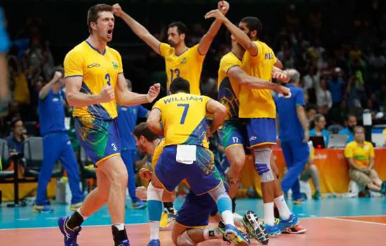 Vôlei: sob gritos de “o campeão voltou”