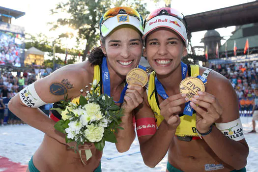 Em final brasileira, Ágatha e Duda levam o ouro em Ostrava