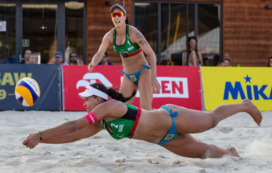 Ágatha e Duda e Carol Solberg e Maria Elisa vão à semifinal na Polônia