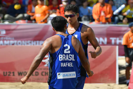 Rafael e Renato avançam à final do Campeonato Mundial Sub-21 de vôlei