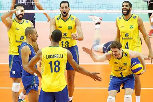 Brasil vence a Itália por 3 sets a 0 na abertura da Fase Final