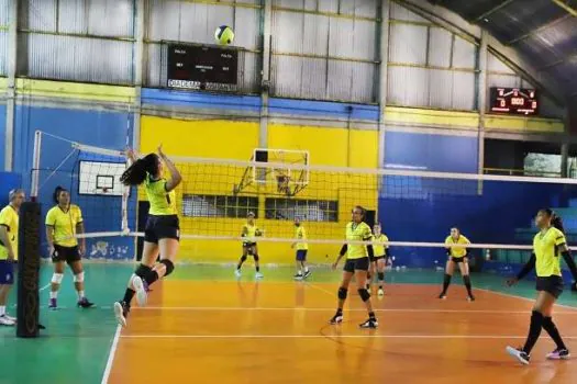 Seleção Brasileira Universitária de Vôlei realiza treino em Diadema