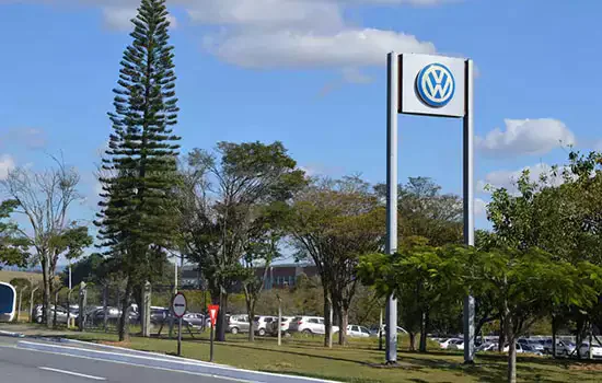 Volkswagen volta a operar em dois turnos e antecipa retorno de trabalhadores em lay-off