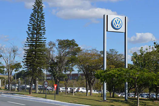 Volkswagen vai parar 2 fábricas por dez dias por falta de insumo