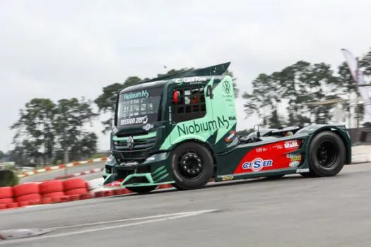 Primeiro caminhão de corrida híbrido elétrico do mundo estreia na Copa Truck 2023