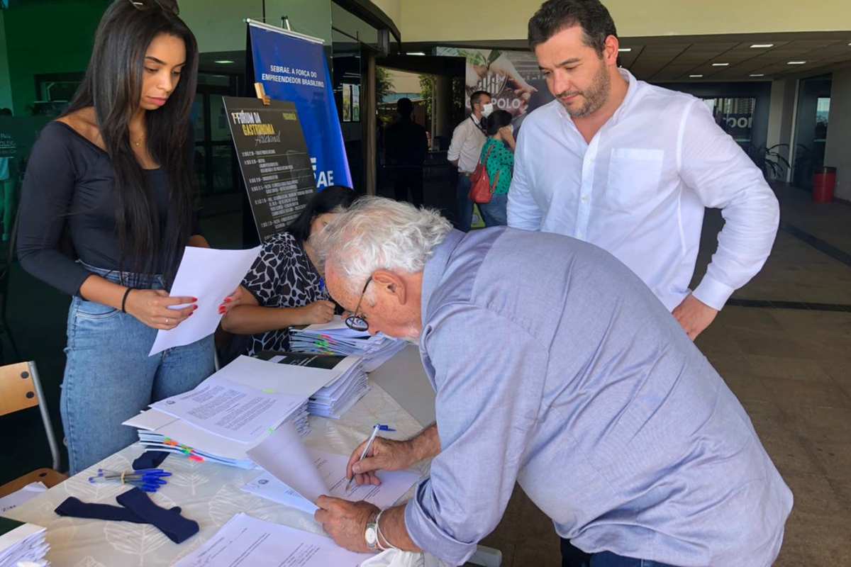 Volpi consegue mais cinco máquinas para zeladoria de Ribeirão Pires