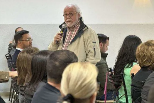 Professor Clovis Volpi ministra palestra sobre Gestão Pública em São Caetano