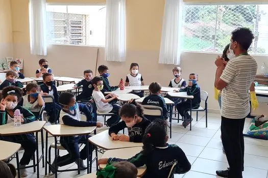 Segundo dia de aulas registra adesão de 75% de alunos em Ribeirão Pires