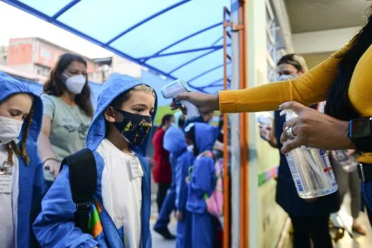 Em São Bernardo, primeiro dia de aulas na rede municipal registra adesão de 80% dos alunos