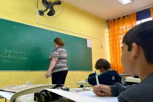 3,5 milhões de alunos da rede estadual de SP voltam às aulas nesta terça-feira (25)