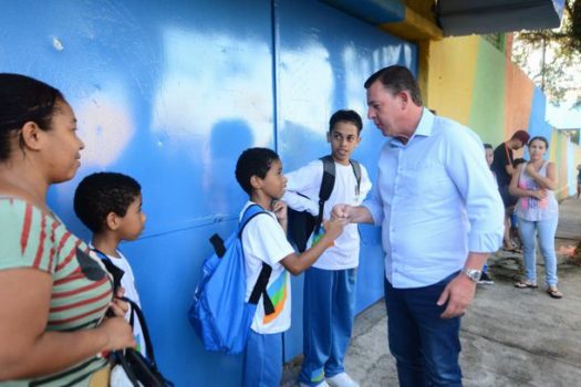 São Bernardo dá início ao ano letivo com uniforme e material entregues