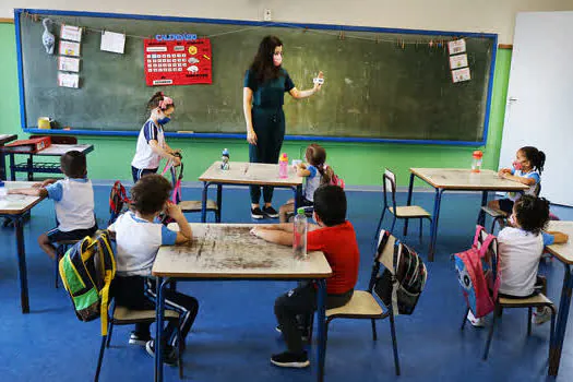 Escolas municipais de Diadema terão 100% de aulas presenciais a partir do dia 25