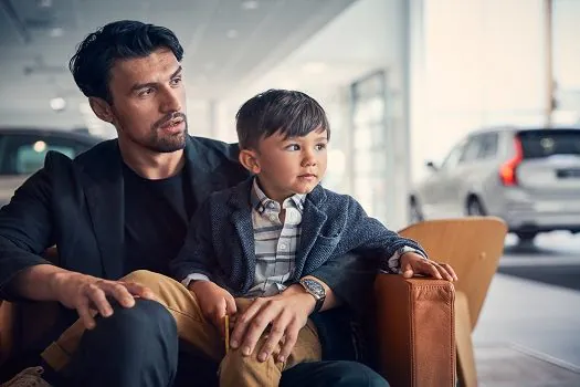 Volvo Car Brasil cria licença parental igualitária de 24 semanas para pais e mães