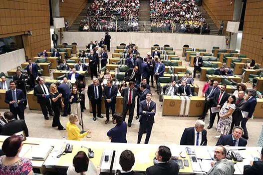 Assembleia aprova 61 projetos de lei inconstitucionais