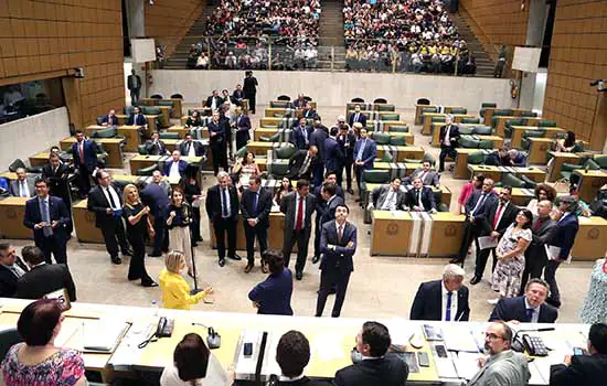 Assembleia aprova 61 projetos de lei inconstitucionais