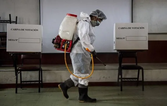 Equador e Peru têm dia de eleição com protocolos sanitários rígidos