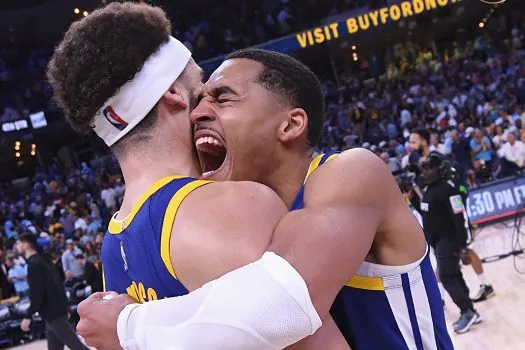 Warriors e Bucks confirmam favoritismo e vencem a 1ª em suas séries na NBA