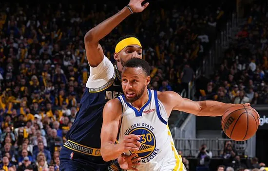 Curry brilha no fim e Warriors superam Grizzlies de virada; Celtics vencem Bucks