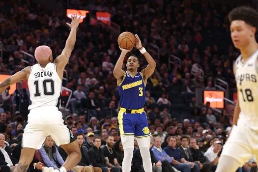 Warriors reagem após dura derrota e arrasam Spurs em casa na NBA; Heat bate Suns