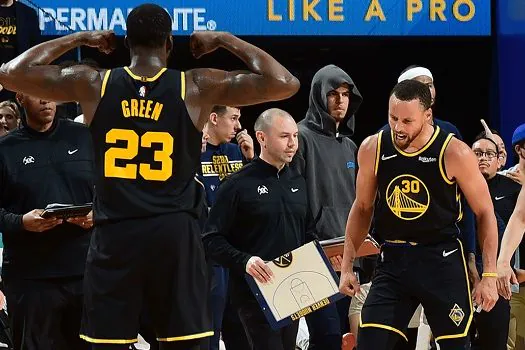 Warriors e Bucks vencem, fecham suas séries e avançam nos playoffs da NBA