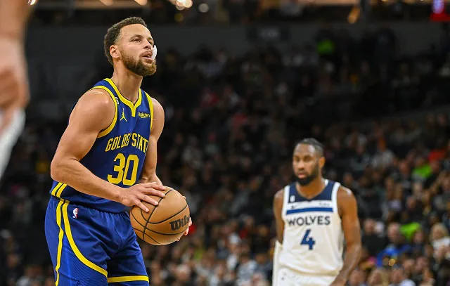 Warriors batem Timberwolves e entram na briga por vaga nos playoffs da NBA