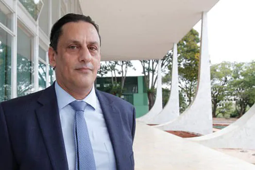 Planalto trabalha para desvincular Wassef de Bolsonaro