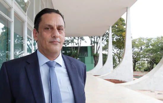 Planalto trabalha para desvincular Wassef de Bolsonaro