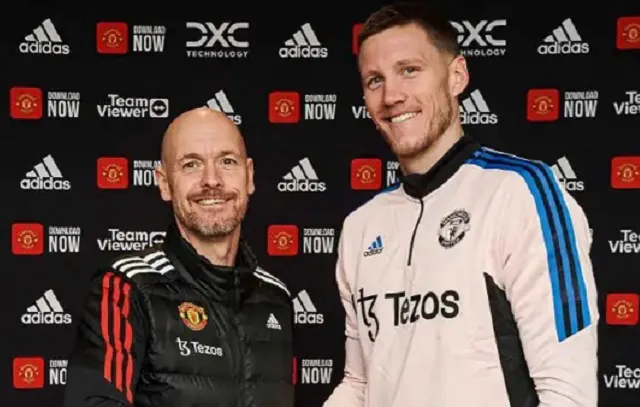 Manchester United anuncia contratação do centroavante holandês Weghorst