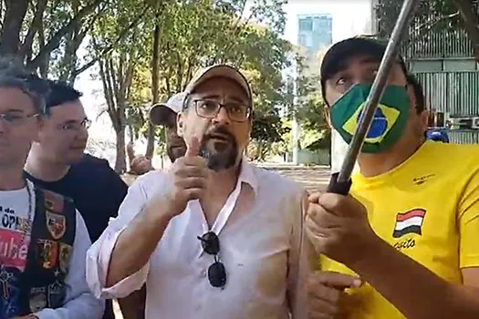 Weintraub é multado em R$ 2 mil por não usar máscara em protesto_x000D_