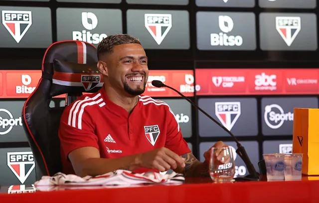 Wellington Rato treina e deve reforçar o São Paulo no clássico com Palmeiras